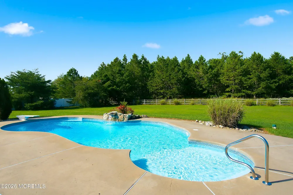43 Oxford Circle Southampton, NJ 08088