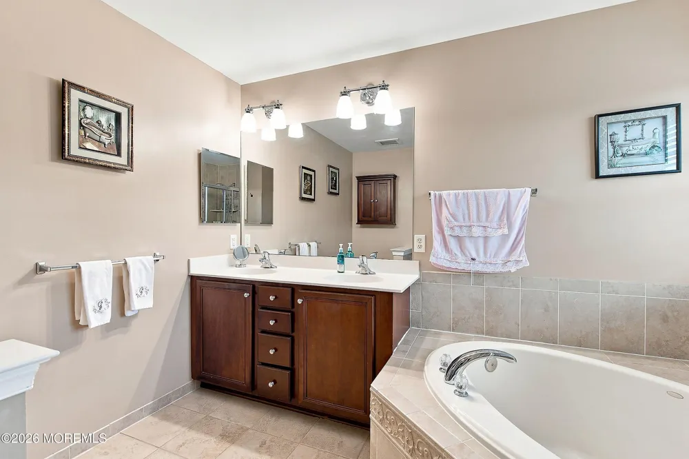43 Oxford Circle Southampton, NJ 08088