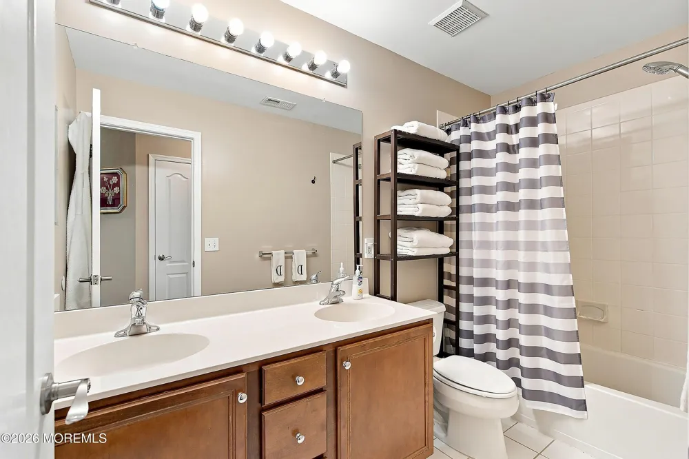 43 Oxford Circle Southampton, NJ 08088