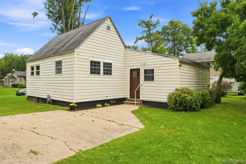 115 W State Street Croswell City, MI 48422