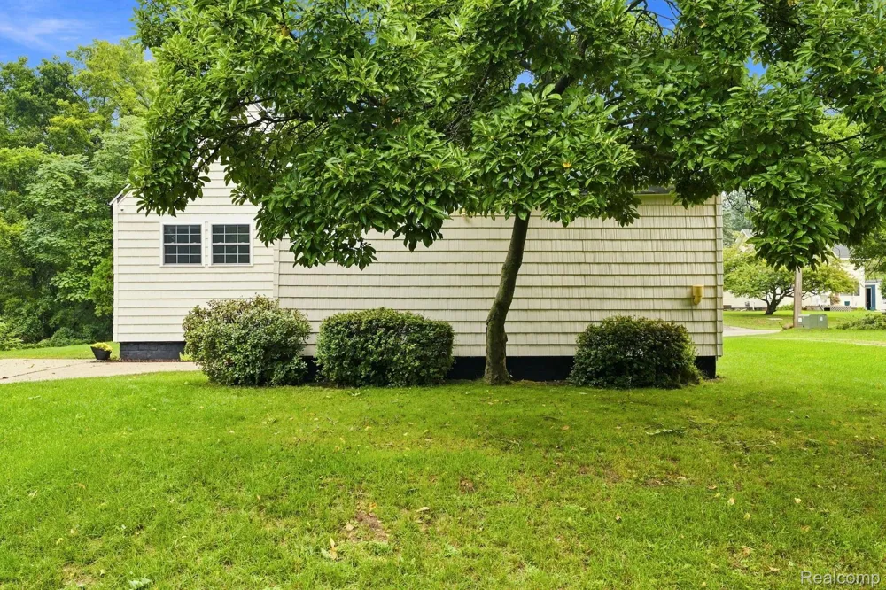 115 W State Street Croswell City, MI 48422