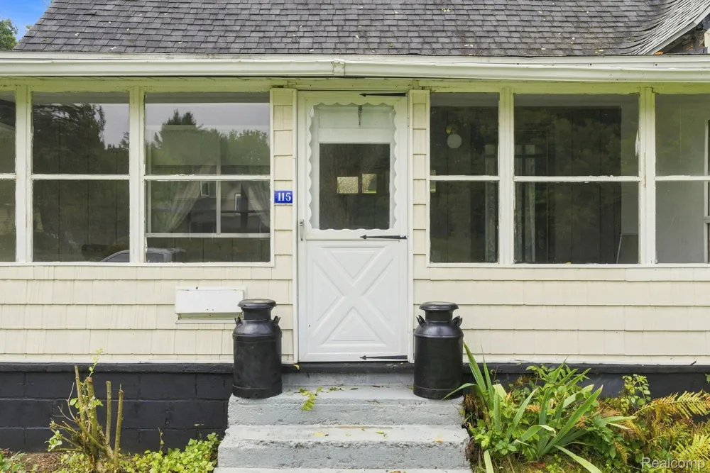 115 W State Street Croswell City, MI 48422