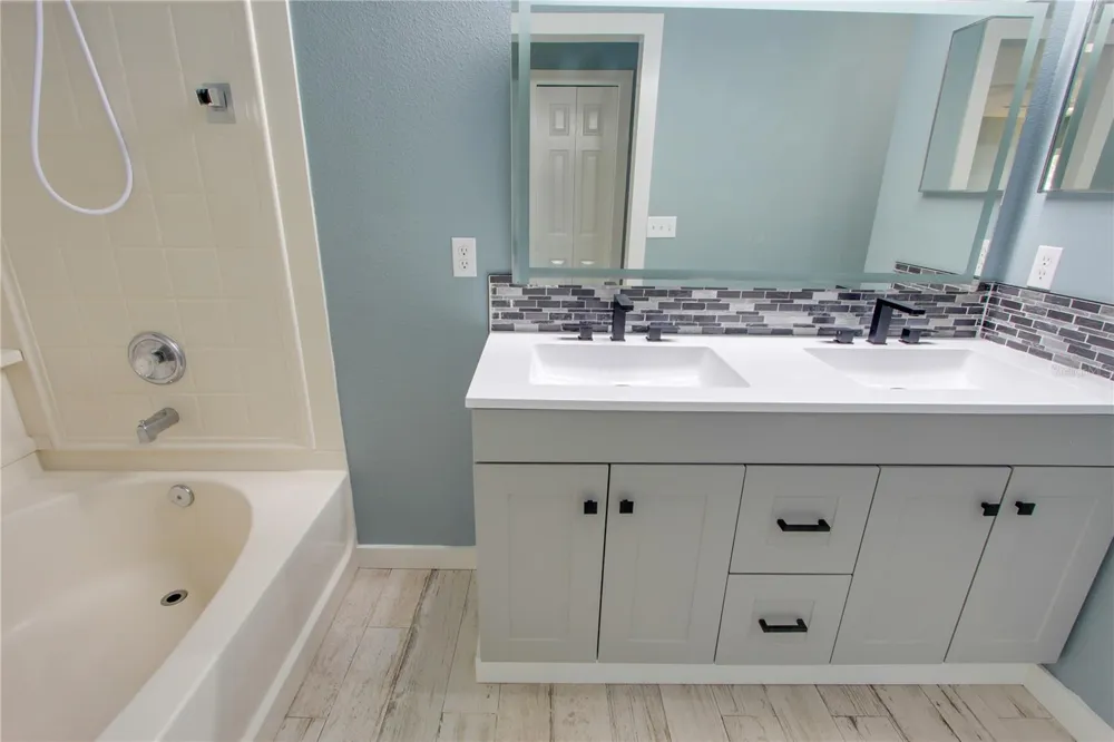 2257 MARTINS RUN Tavares, FL 32778