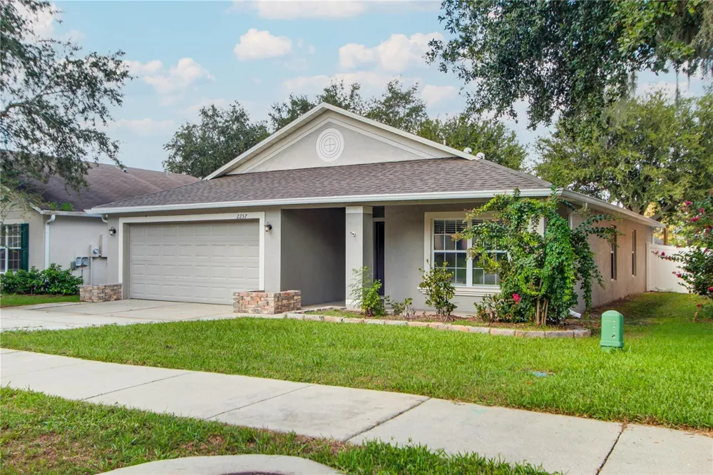 2257 MARTINS RUN Tavares, FL 32778