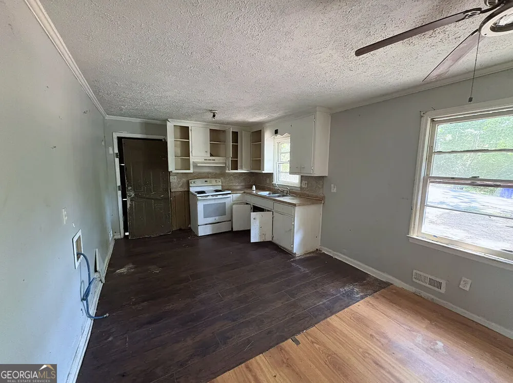 7126 Pineview DR Covington, GA 30014