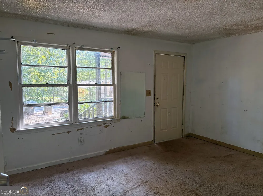 7126 Pineview DR Covington, GA 30014