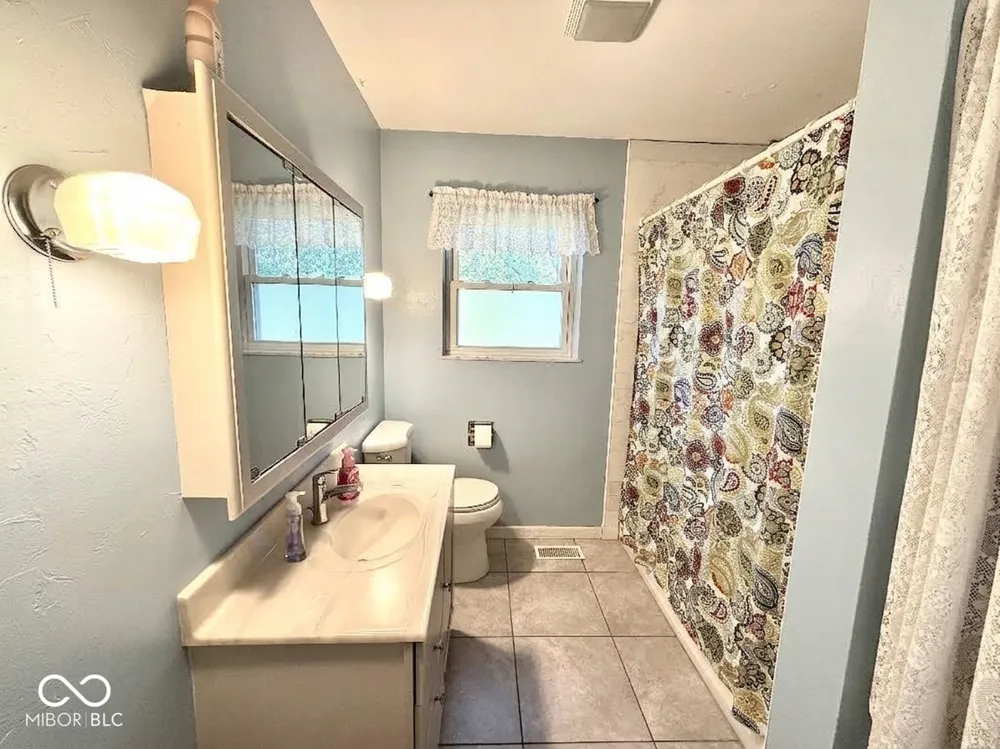 842 W Cutsinger Road Greenwood, IN 46143