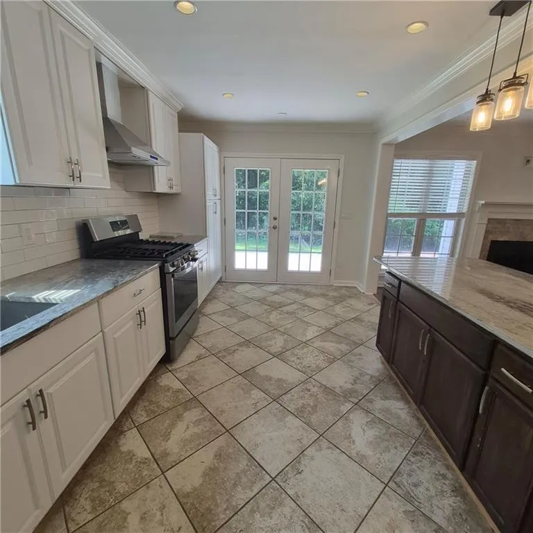 709 Sunny Field Lane Lawrenceville, GA 30043