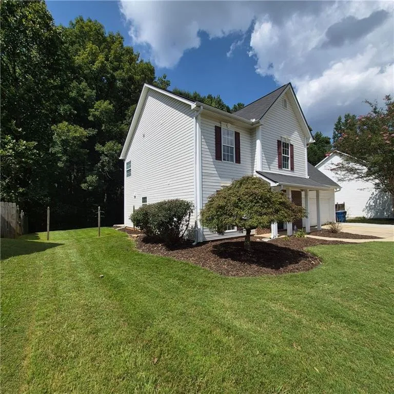 709 Sunny Field Lane Lawrenceville, GA 30043