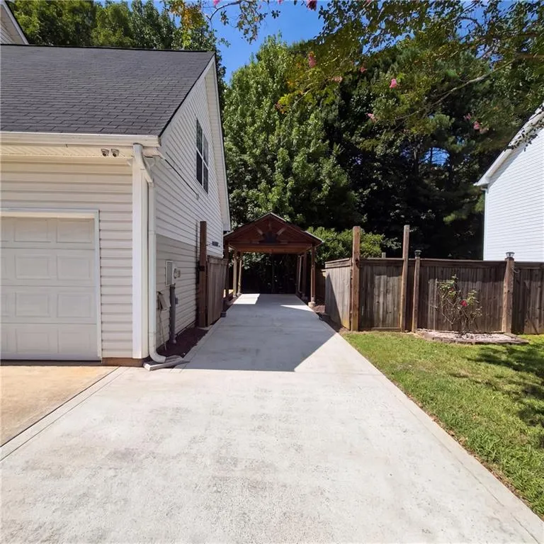 709 Sunny Field Lane Lawrenceville, GA 30043