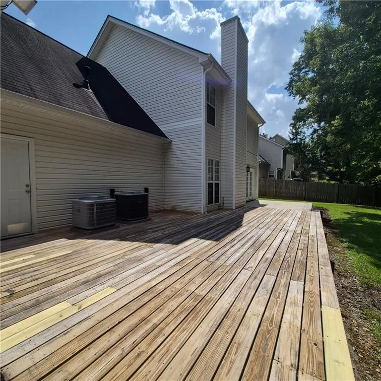 709 Sunny Field Lane Lawrenceville, GA 30043