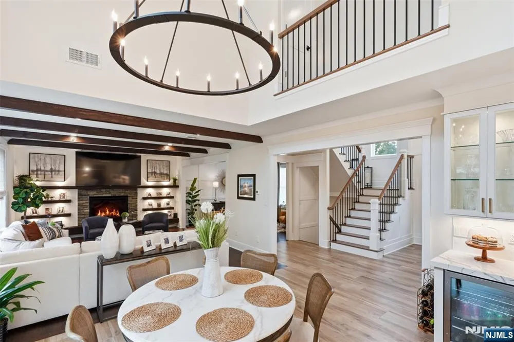 2 Churchill Court Paramus, NJ 07652