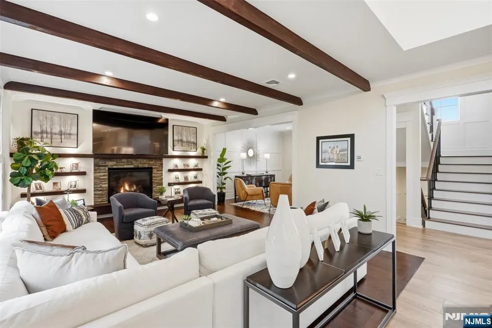 2 Churchill Court Paramus, NJ 07652