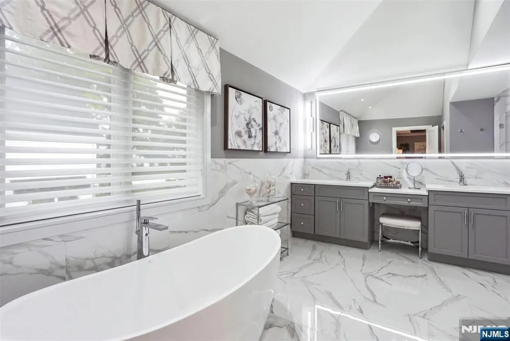 2 Churchill Court Paramus, NJ 07652