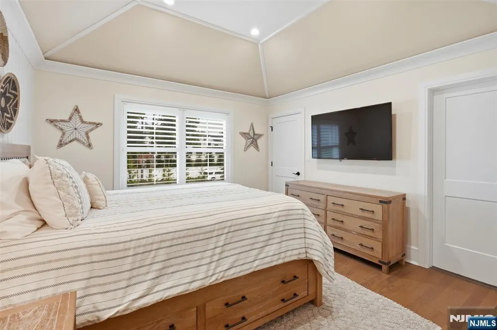 2 Churchill Court Paramus, NJ 07652