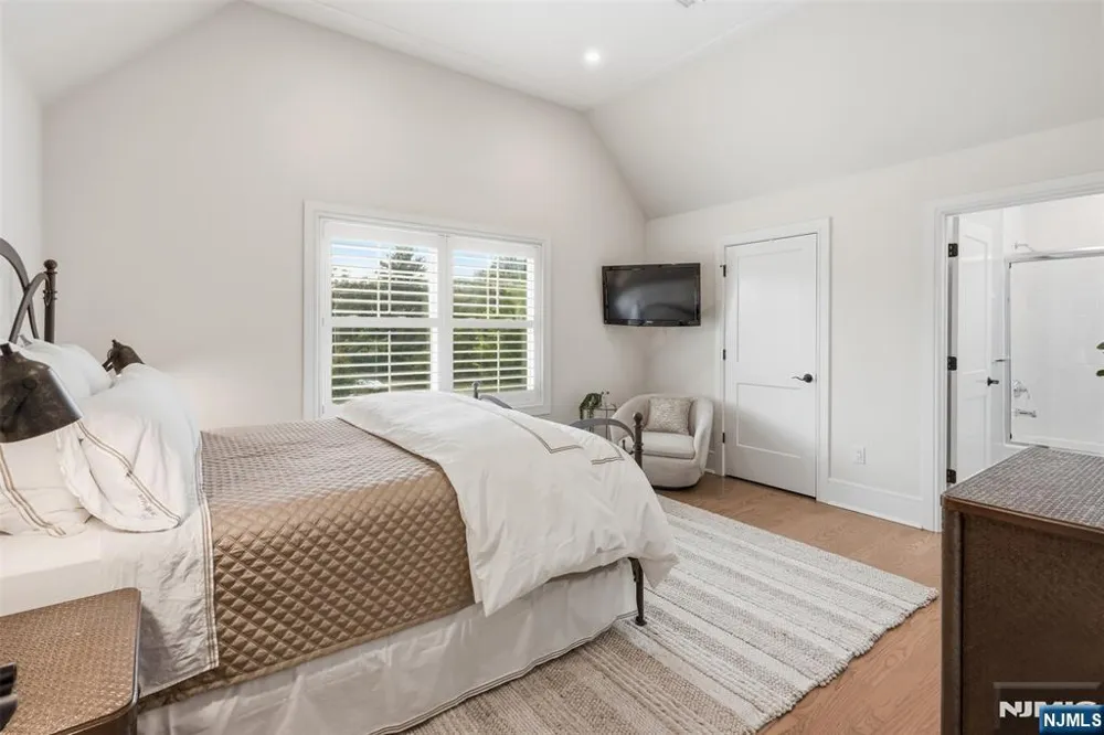 2 Churchill Court Paramus, NJ 07652