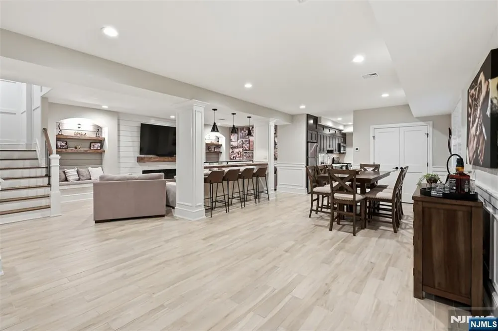 2 Churchill Court Paramus, NJ 07652