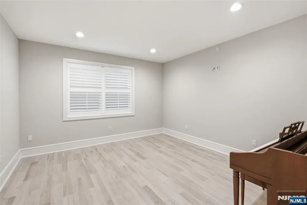 2 Churchill Court Paramus, NJ 07652