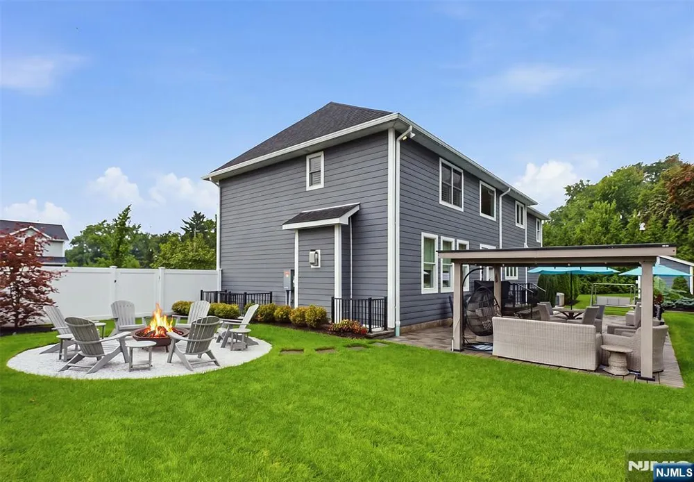 2 Churchill Court Paramus, NJ 07652