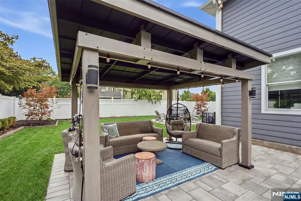 2 Churchill Court Paramus, NJ 07652