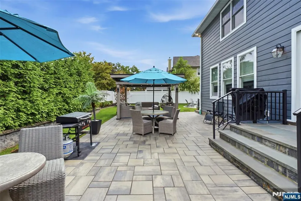 2 Churchill Court Paramus, NJ 07652