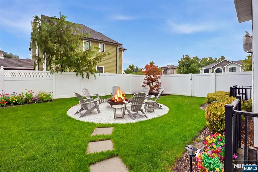 2 Churchill Court Paramus, NJ 07652