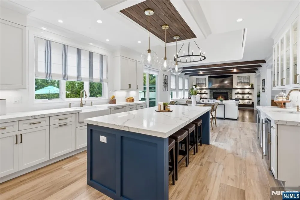 2 Churchill Court Paramus, NJ 07652