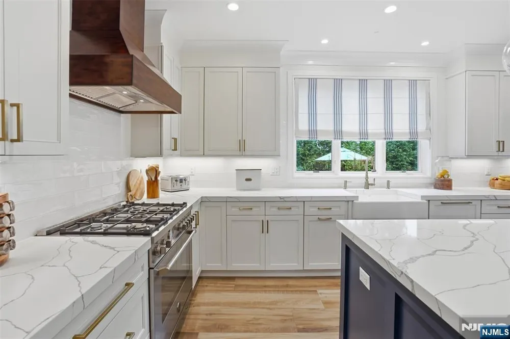 2 Churchill Court Paramus, NJ 07652