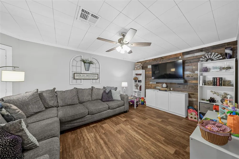 3027 Poppy Street Needville, TX 77461