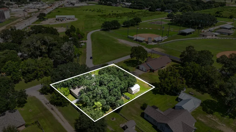 3027 Poppy Street Needville, TX 77461