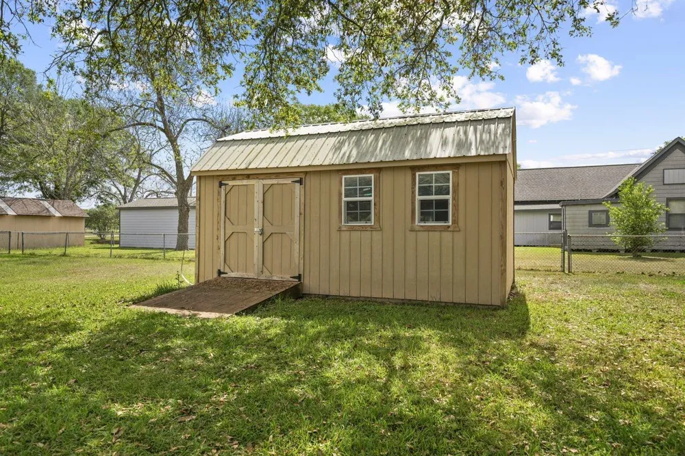 3027 Poppy Street Needville, TX 77461