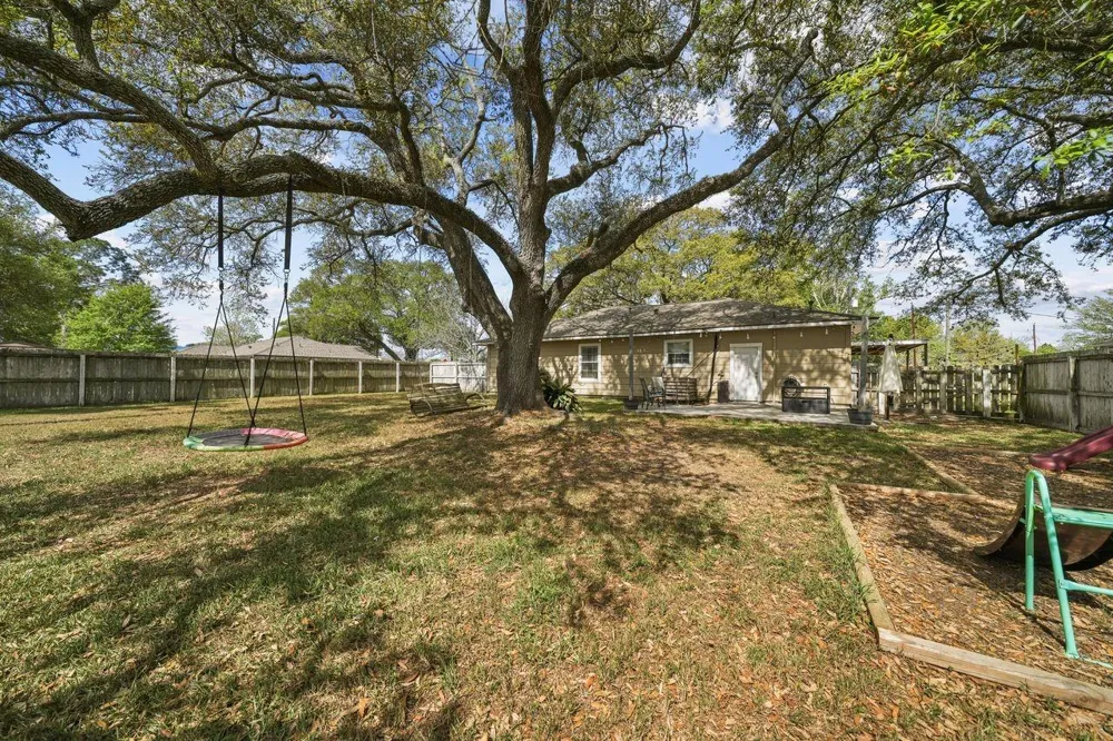 3027 Poppy Street Needville, TX 77461