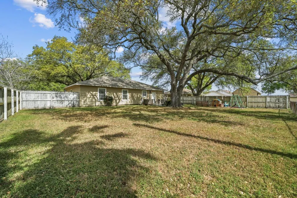 3027 Poppy Street Needville, TX 77461