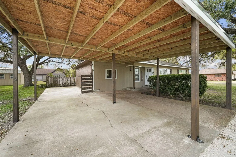 3027 Poppy Street Needville, TX 77461