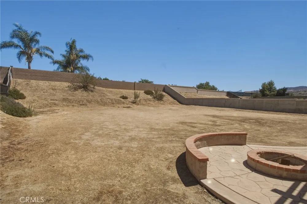 19316 Aspenleaf Perris, CA 92570