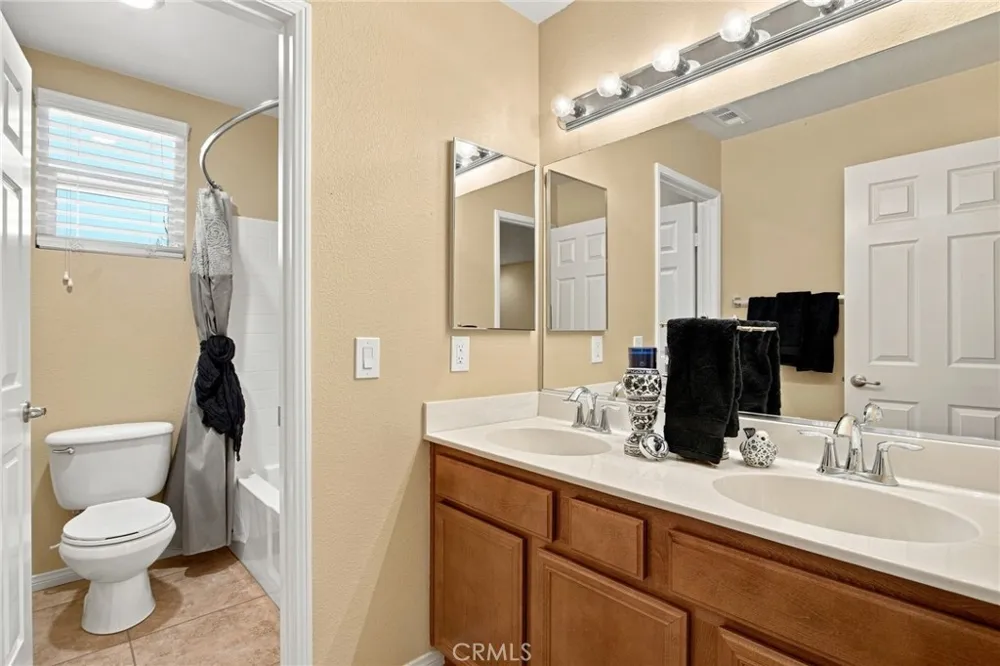 19316 Aspenleaf Perris, CA 92570