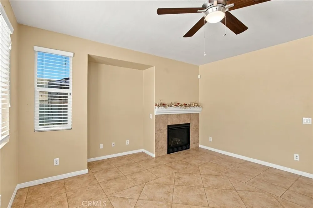 19316 Aspenleaf Perris, CA 92570