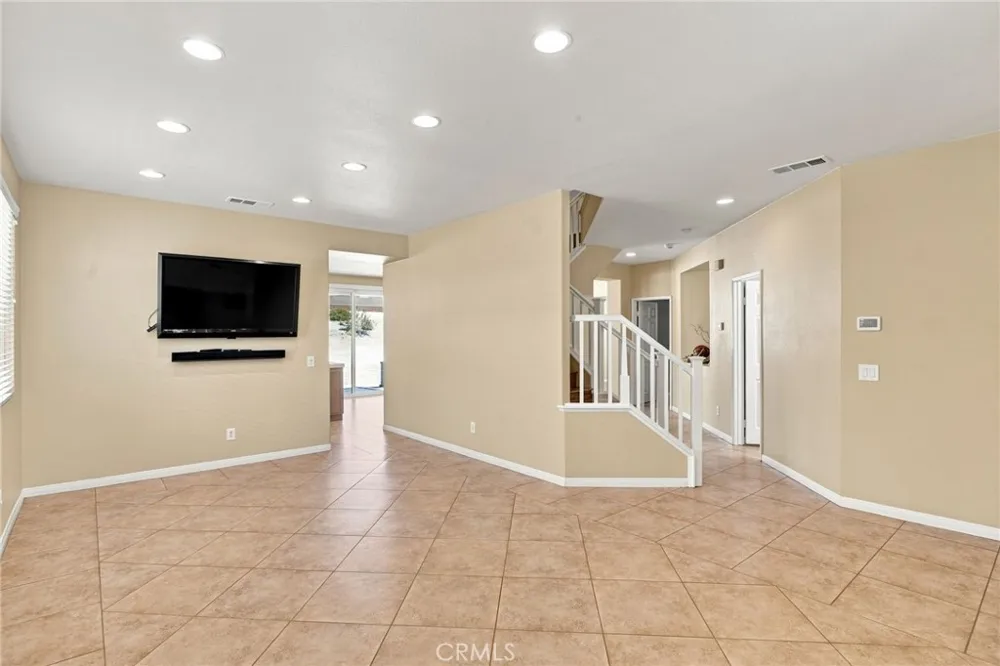 19316 Aspenleaf Perris, CA 92570