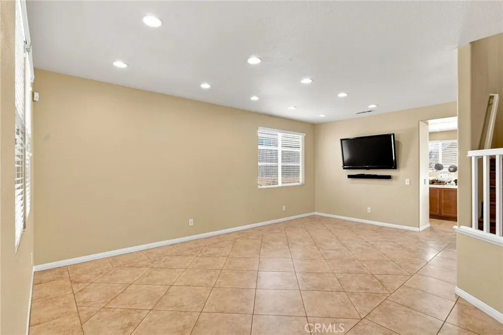 19316 Aspenleaf Perris, CA 92570