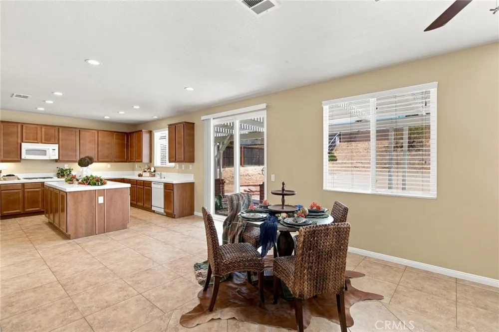 19316 Aspenleaf Perris, CA 92570
