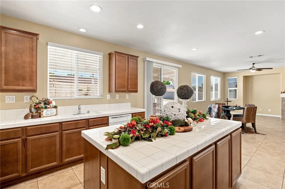 19316 Aspenleaf Perris, CA 92570