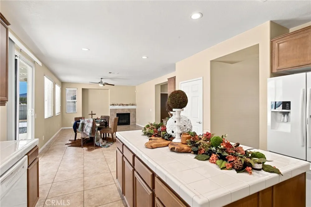 19316 Aspenleaf Perris, CA 92570