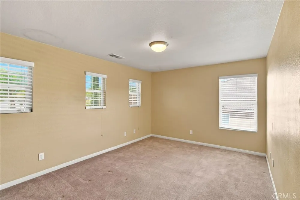 19316 Aspenleaf Perris, CA 92570