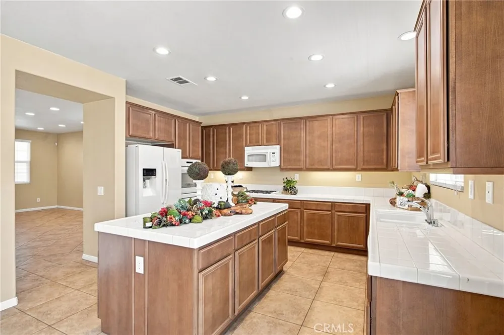 19316 Aspenleaf Perris, CA 92570