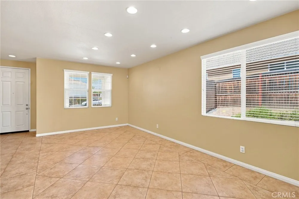 19316 Aspenleaf Perris, CA 92570