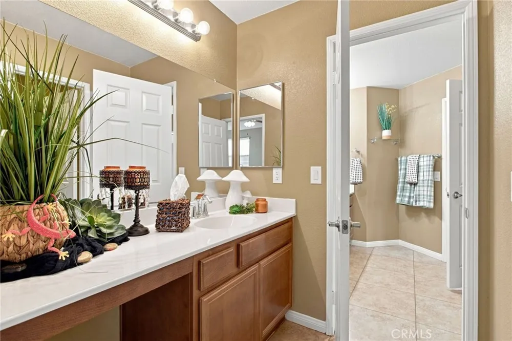 19316 Aspenleaf Perris, CA 92570