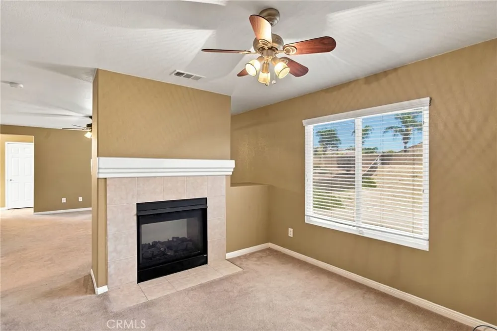 19316 Aspenleaf Perris, CA 92570