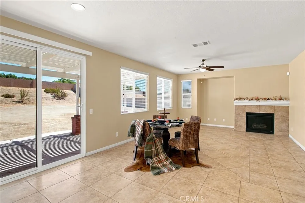 19316 Aspenleaf Perris, CA 92570