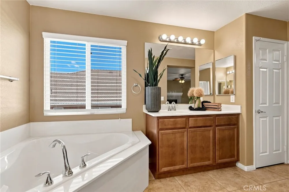 19316 Aspenleaf Perris, CA 92570