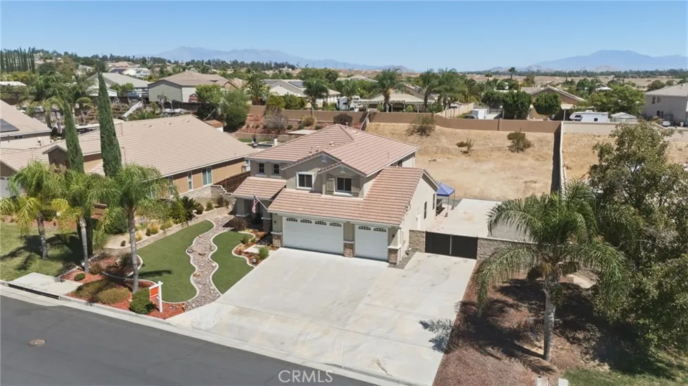 19316 Aspenleaf Perris, CA 92570